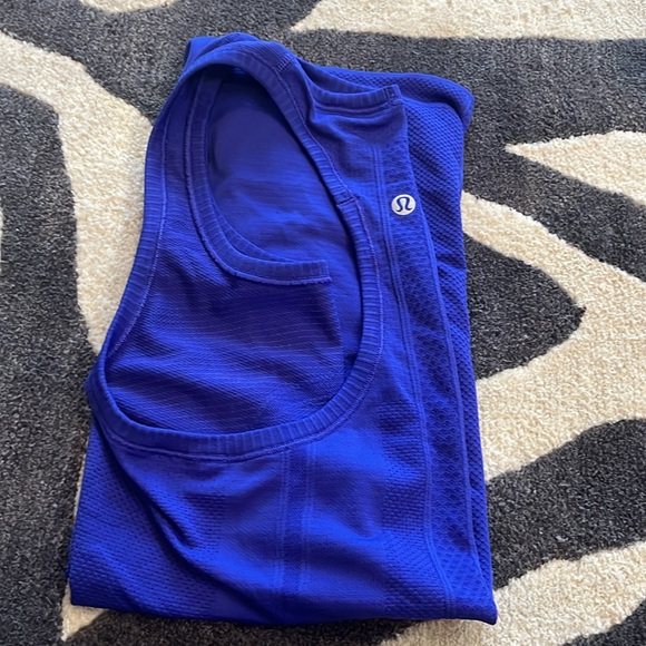Like new Lululemon tank top - Picture 10 of 10